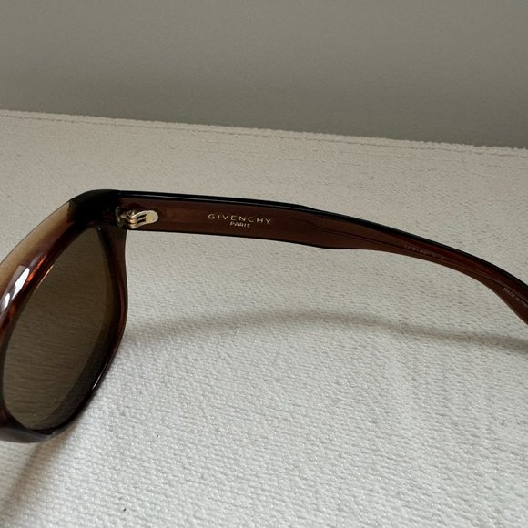 GIVENCHY - OVERSIZED Y2K SUNGLASSES - Picture 7 of 9